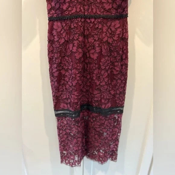 Alexis (Revolve) Evie Burgundy Lace Off Shoulder Midi Dress. Size XS. - Picture 10 of 17
